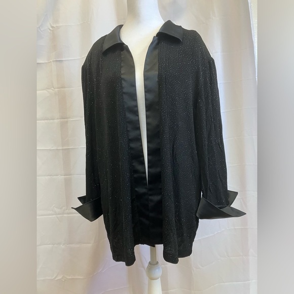 R&M Richards Black Blazer with Satin Lining and Classic Collar - Picture 5 of 7